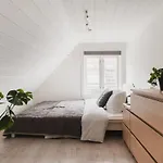 Cozy Loft With King Bed In The Middle Of Town Holiday home