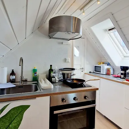 Cozy Loft With King Bed In The Middle Of Town Hébergement de vacances *