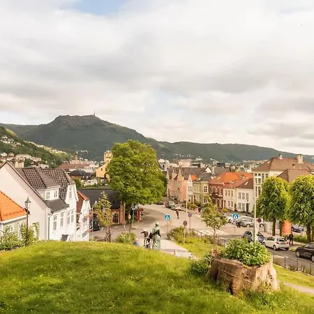 Cozy Loft With King Bed In The Middle Of Town Hébergement de vacances Bergen