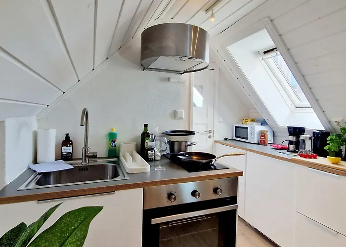 Cozy Loft With King Bed In The Middle Of Town Hébergement de vacances *